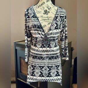 Elegant Monochrome Patterned Women's Blouse